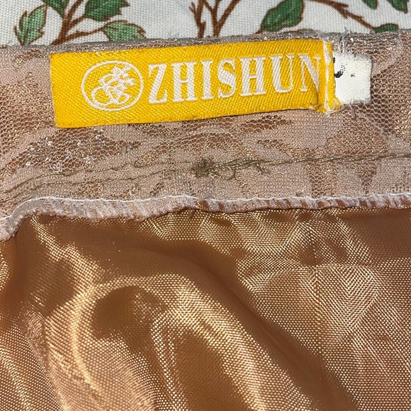 Women’s Lace Pencil Skirt - Picture 5 of 5